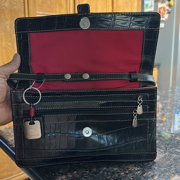 Jones of New York Crossbody Bag - Picture 5 of 9